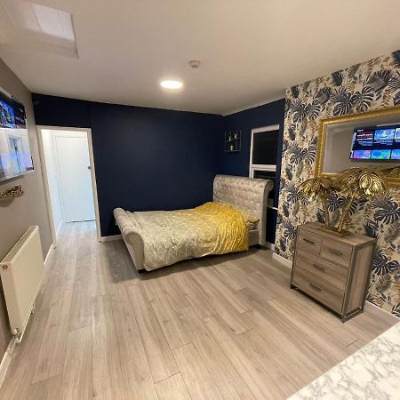 Selection Of Stylish Apartments Within Walking Distance Of Cardiff City Centre Екстериор снимка