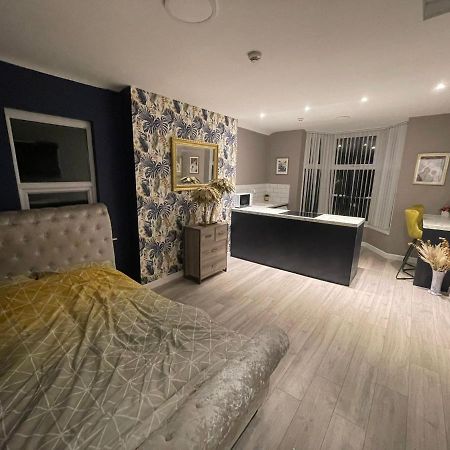 Selection Of Stylish Apartments Within Walking Distance Of Cardiff City Centre Екстериор снимка