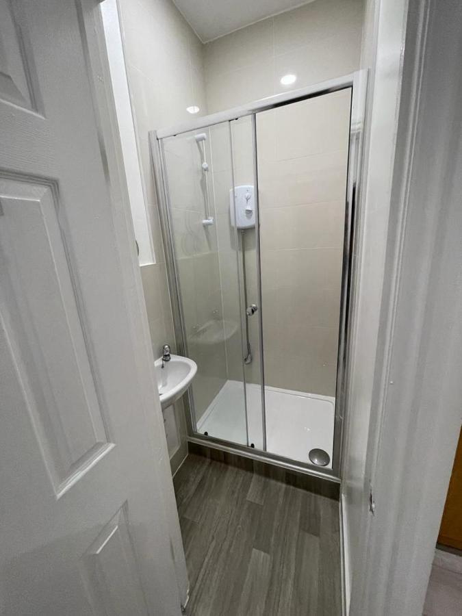 Selection Of Stylish Apartments Within Walking Distance Of Cardiff City Centre Екстериор снимка