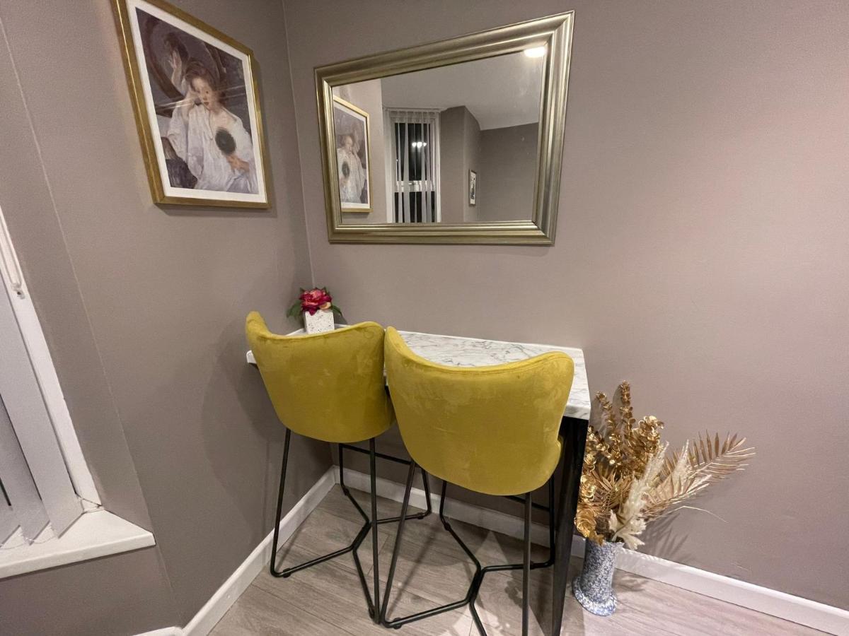 Selection Of Stylish Apartments Within Walking Distance Of Cardiff City Centre Екстериор снимка