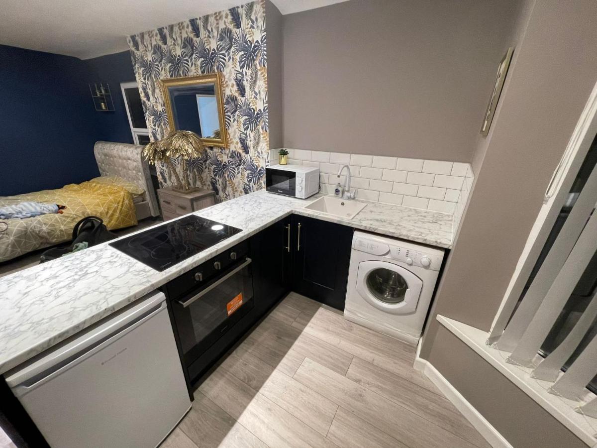 Selection Of Stylish Apartments Within Walking Distance Of Cardiff City Centre Екстериор снимка