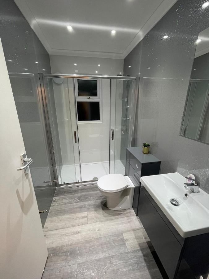 Selection Of Stylish Apartments Within Walking Distance Of Cardiff City Centre Екстериор снимка