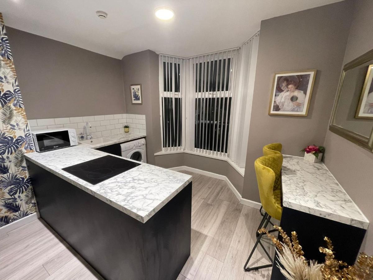 Selection Of Stylish Apartments Within Walking Distance Of Cardiff City Centre Екстериор снимка